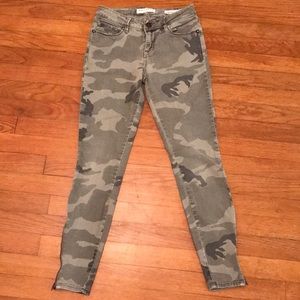 Bullhead denim camo jeggings jeans size 5